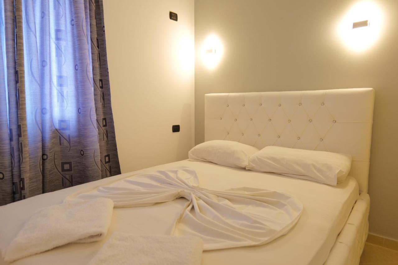 Hotel Dior Sarandë 外观 照片