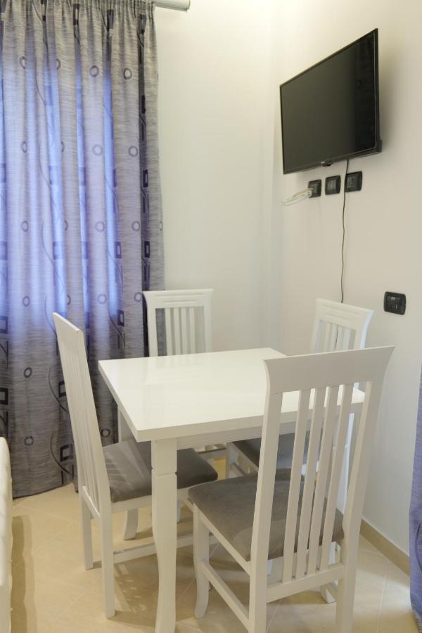 Hotel Dior Sarandë 外观 照片
